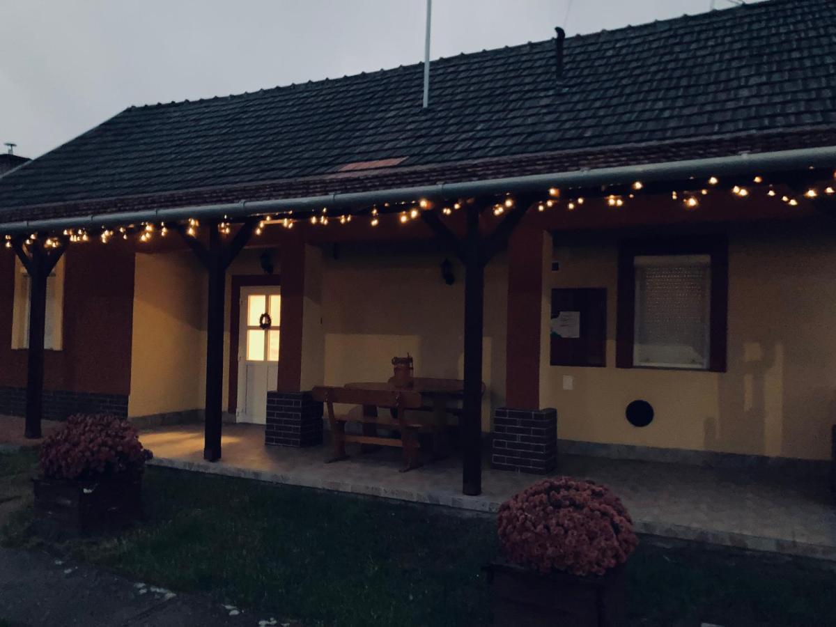 Tiszavirag Vendeghaz Lägenhet Tiszacsege Exteriör bild